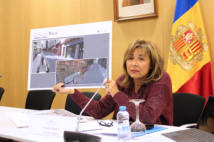 Conxita Marsol mostra el projecte pel carrer Ciutat de Valls.