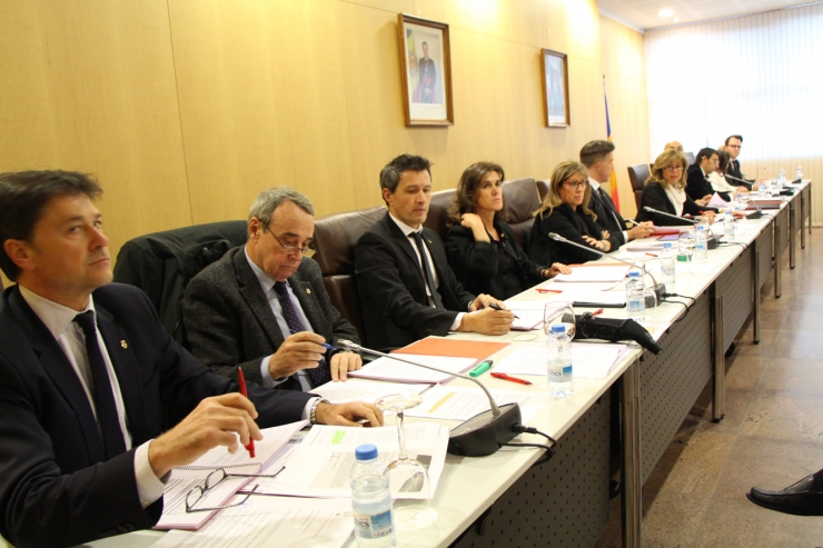 Sessió de consell de comú d'Andorra la Vella, que s'ha celebrat excepcionalment al Centre de Congressos per les obres que s'estan duent a terme a casa comuna.