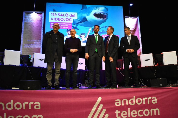 El ministre d'Ordenament Territorial, Jordi Torres; el cònsol menor  d'Escaldes-Engordany, Joaquim Dolsa; el rector de la Universitat  d'Andorra, Miquel Nicolau; el secretari d’Estat de Telecomunicacions i  Infraestructures, Cèsar Marquina; i el director general d'Andorra Telecom, Jordi Nadal, durant la inauguració del saló.