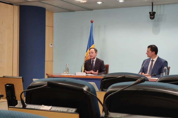 El cap de Govern, Xavier Espot, i el ministre de Presidència, Economia i Empresa, Jordi Gallardo, durant la roda de premsa d'aquest divendres al vespre.