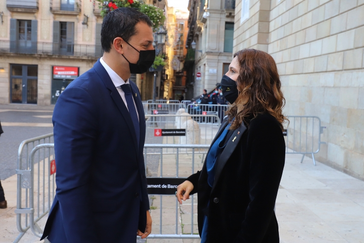 Un moment de la trobada entre el ministre de Presidència, Economia i Empresa, Jordi Gallardo, i la consellera de Presidència de la Generalitat de Catalunya, Laura Vilagrà.