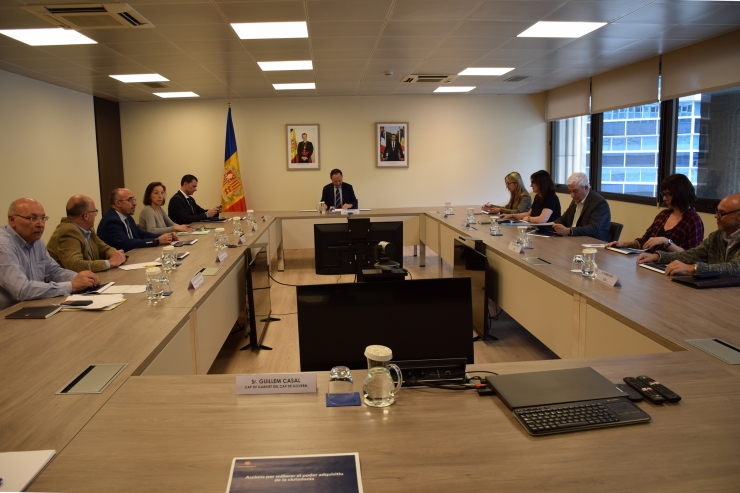 Un instant de la reunió del Govern amb els agents econòmics i socials per tractar les mesures per augmentar el poder adquisitiu.