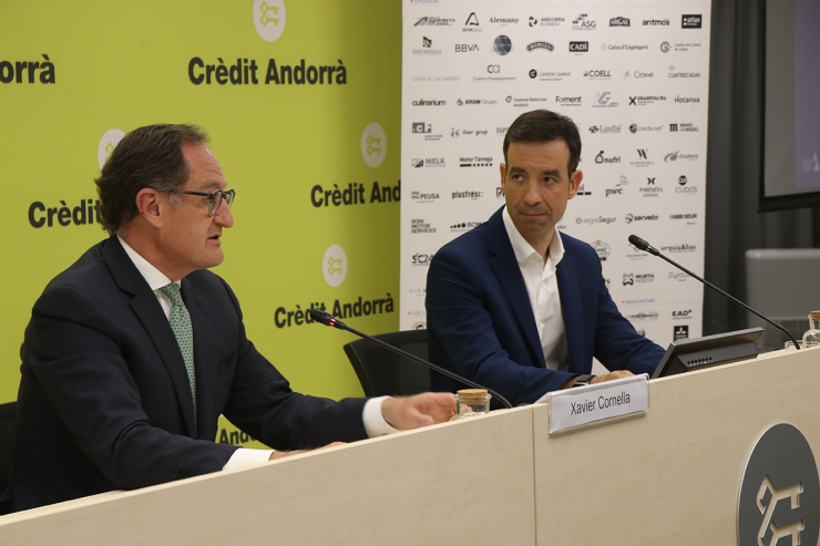 El conseller delegat de Crèdit Andorrà, Xavier Cornella, i el president de la Trobada Empresarial al Pirineu, Josep Serveto, durant la presentació de la 34a Trobada Empresarial al Pirineu.