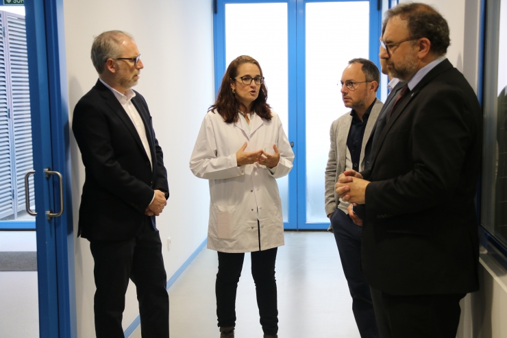 El cap de govern, Xavier Espot, durant la visita a les instal·lacions de Cellab.