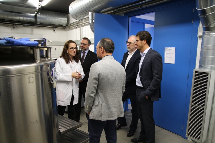 El cap de govern, Xavier Espot, durant la visita a les instal·lacions de Cellab.