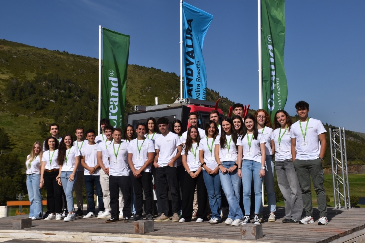 Els joves que participen en les estades formatives de Creand Crèdit Andorrà.