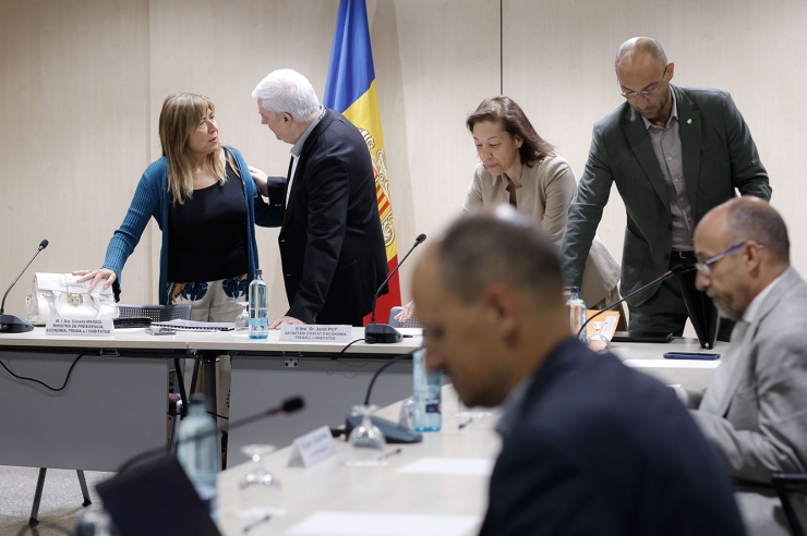 La ministra de Presidència, Economia, Treball i Habitatge, Conxita Marsol, i el president de la Confederación Empresarial Andorrana (CEA), Gerard Cadena, durant les declaracions posteriors a la reunió del consell econòmic i social.