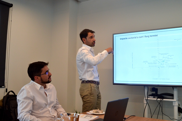 Els experts Pablo Tucat i Jorge Díaz durant la presentació de l'estudi d'impacte econòmic de l'acord d'associació.