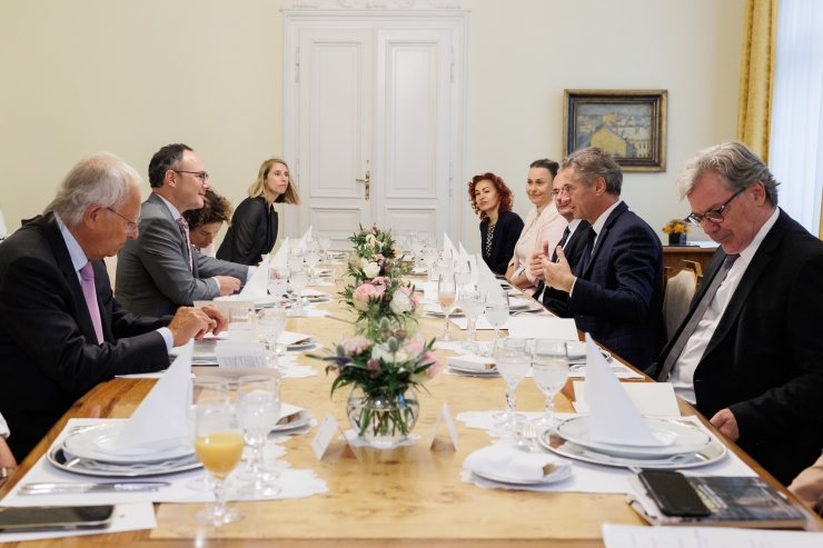 El cap de Govern, Xavier Espot, durant la seva visita a Eslovènia amb el primer ministre Robert Golob.