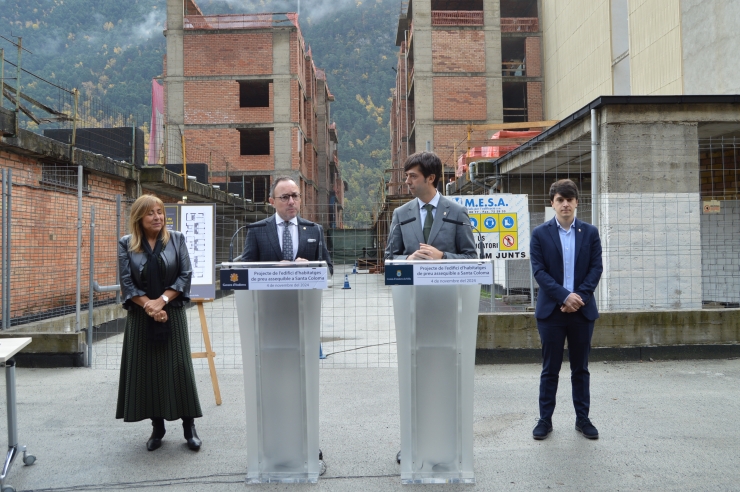 El cap de Govern, Xavier Espot, i el cònsol major d'Andorra la Vella,  Sergi González, juntament amb la ministra de Presidència, Economia, Treball i Habitatge, Conxita Marsol i el conseller d'Habitatge d'Andorra la Vella, Marc Torrent.