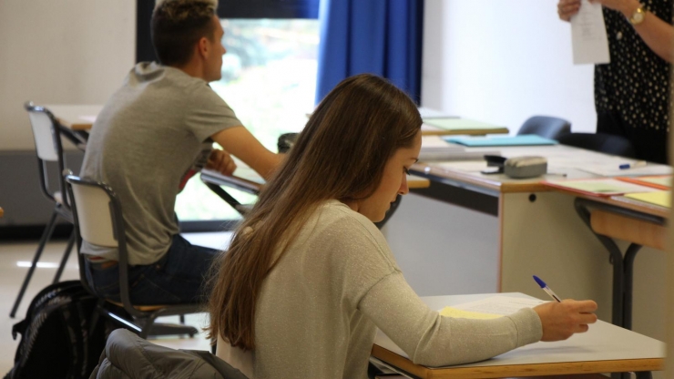 Alumnes en una aula.