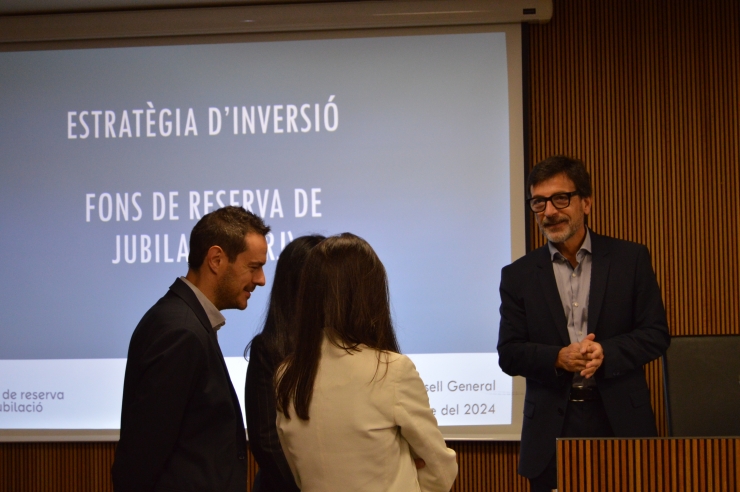 El president de la comissió gestora del fons de reserva de jubilació (FR), Jordi Cinca; el president de la CASS, Marc Galabert; la directora del fons, Eulàlia Orobitg i l'assessora externa Maria Cosan, moments abans de la compareixença al Consell General.