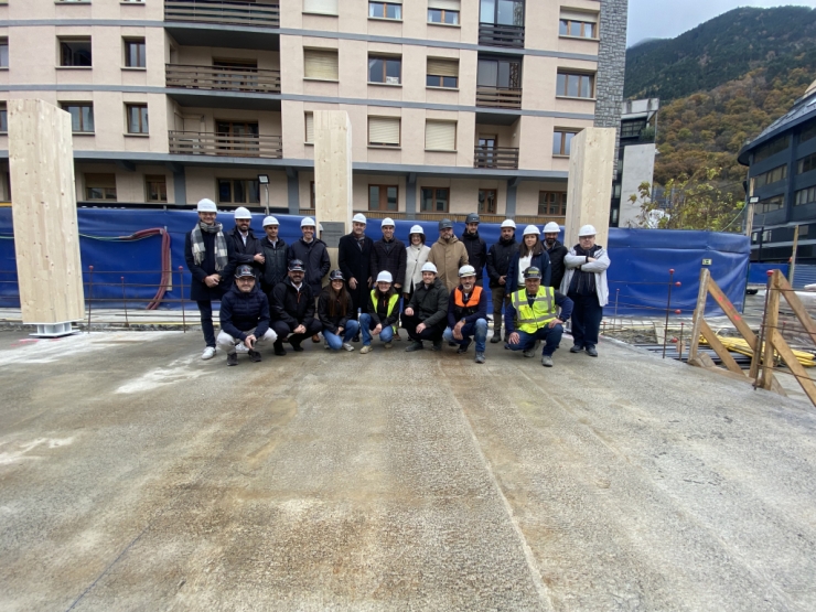 Membres del consell d'administració d'Andorra Telecom durant la visita a les obres.