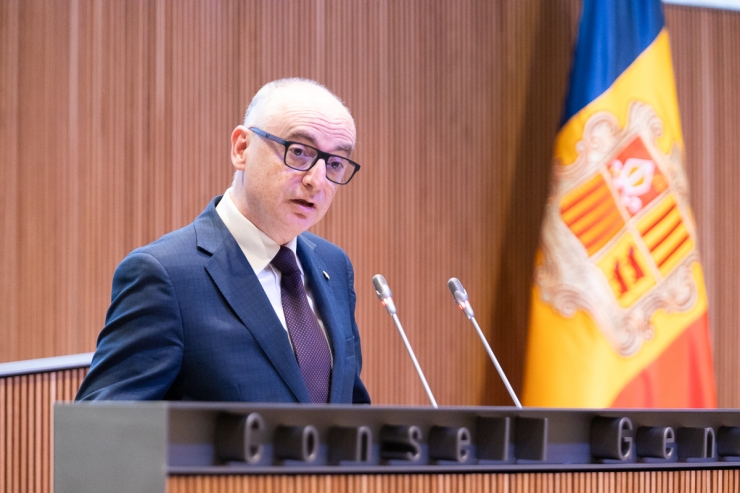 El ministre de Finances, Ramon Lladós, en un moment de la seva intervenció durant la sessió de Consell General d'aquest dijous.