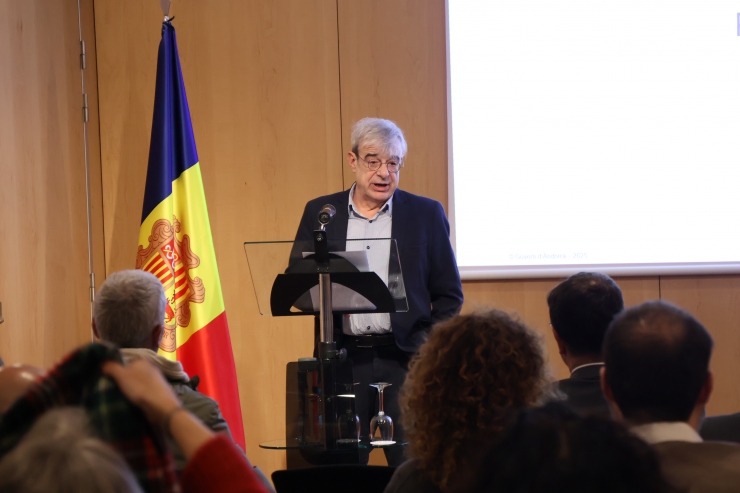 El ministre de Relacions Institucionals, Educació i Universitats, Ladislau Baró, durant la presentació de la Xarxa d'Escoles Emprenedores i Innovadores.