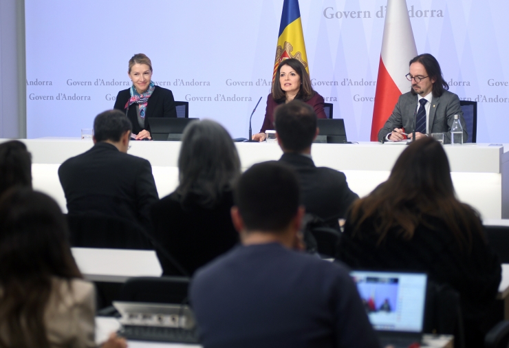 Un moment de l'acte de presentació de les prioritat de la presidència polonesa del Consell de la Unió Europea, durant la visita de l'encarregada de negocis de l'ambaixada de Polònia a Espanya i Andorra, Monika Krzepkowska.